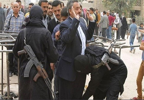 Daesh retiene a decenas de miles de civiles como escudos humanos